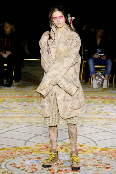 Look 26